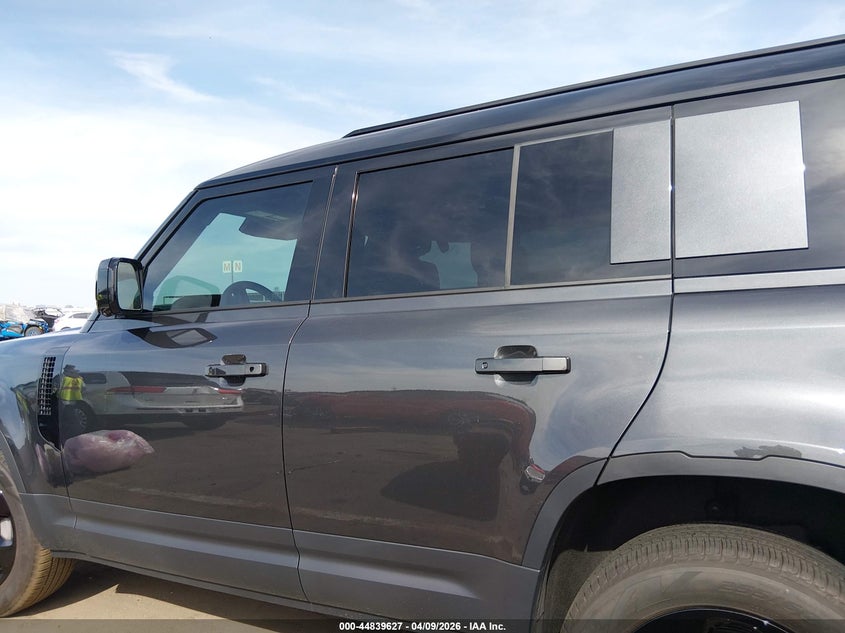 2026 Land Rover Defender P300 S VIN: SALEJFFU0T2490599 Lot: 44839627