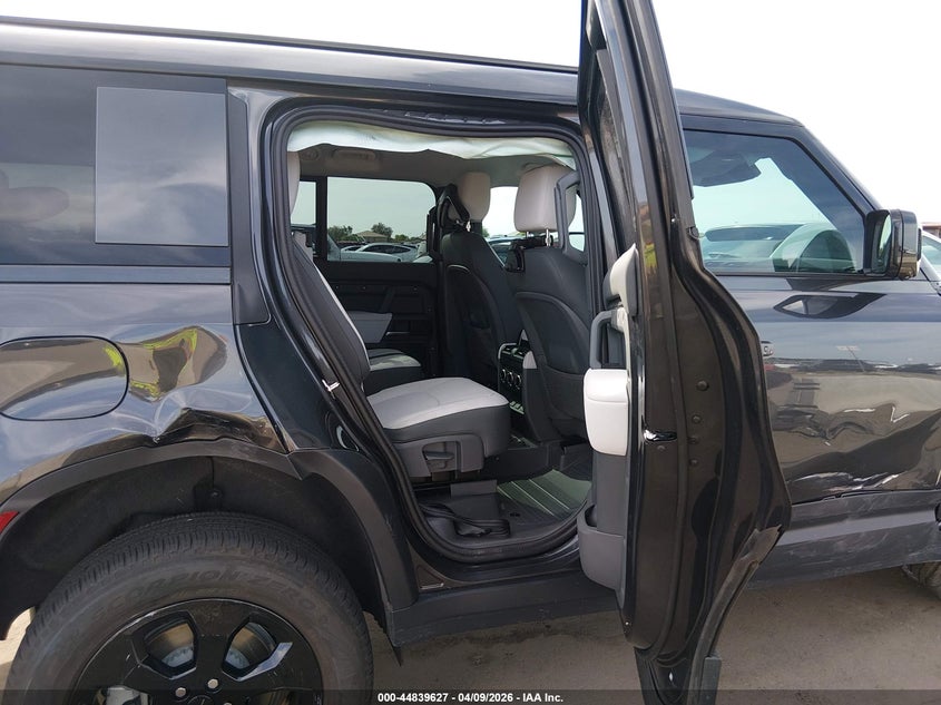 2026 Land Rover Defender P300 S VIN: SALEJFFU0T2490599 Lot: 44839627