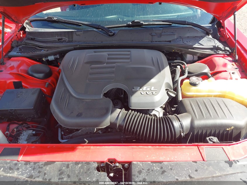 2C3CDZAG5GH245646 2016 Dodge Challenger 3.6 Sxt red