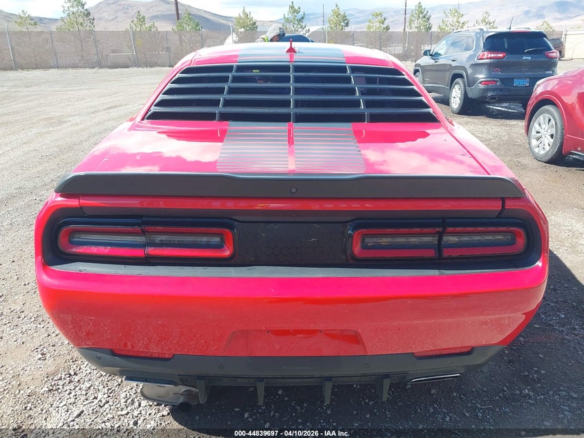 2C3CDZAG5GH245646 2016 Dodge Challenger 3.6 Sxt red
