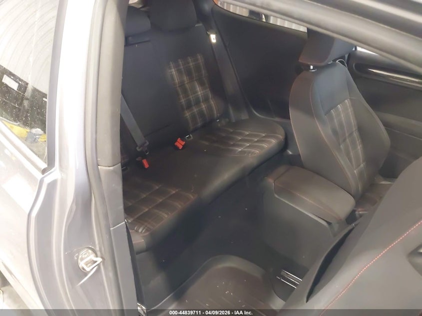 2013 Volkswagen Gti 2-Door VIN: WVWED7AJ2DW072475 Lot: 44839711