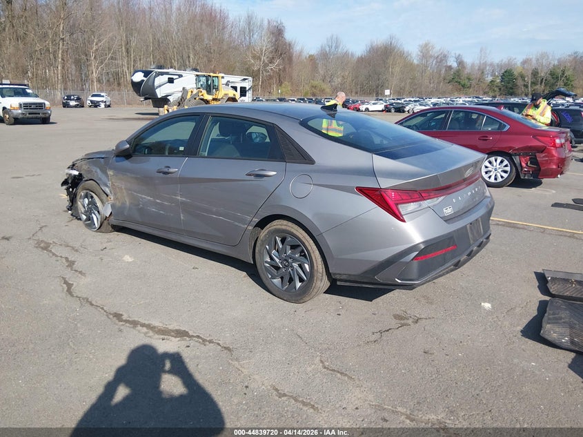 2025 HYUNDAI ELANTRA HYBRID auction photo 3