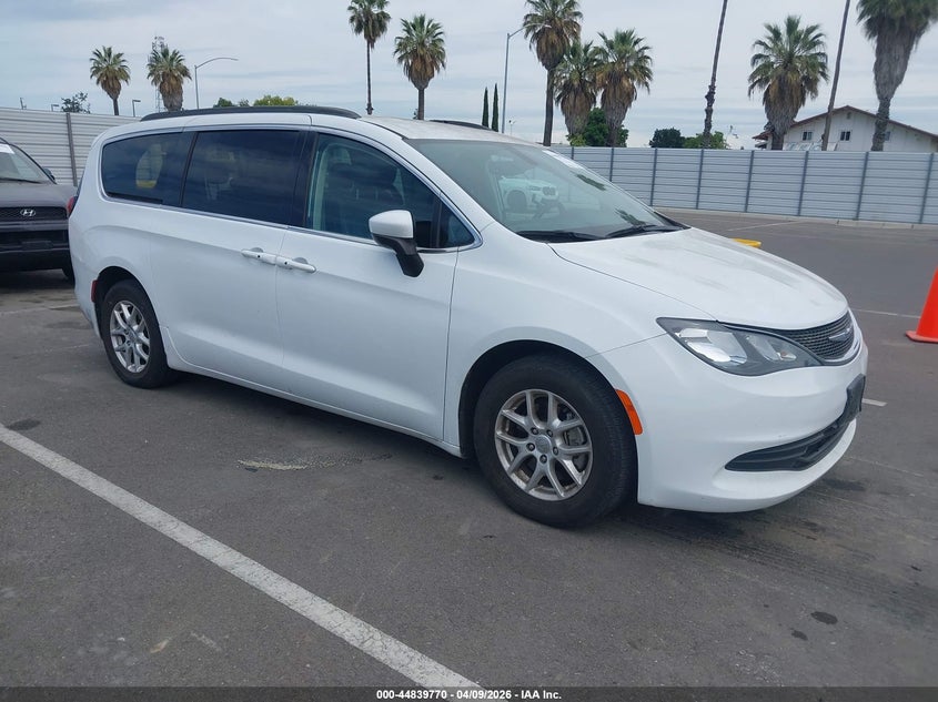 2C4RC1DG9LR268289 2020 Chrysler Voyager Lxi auction photo 1