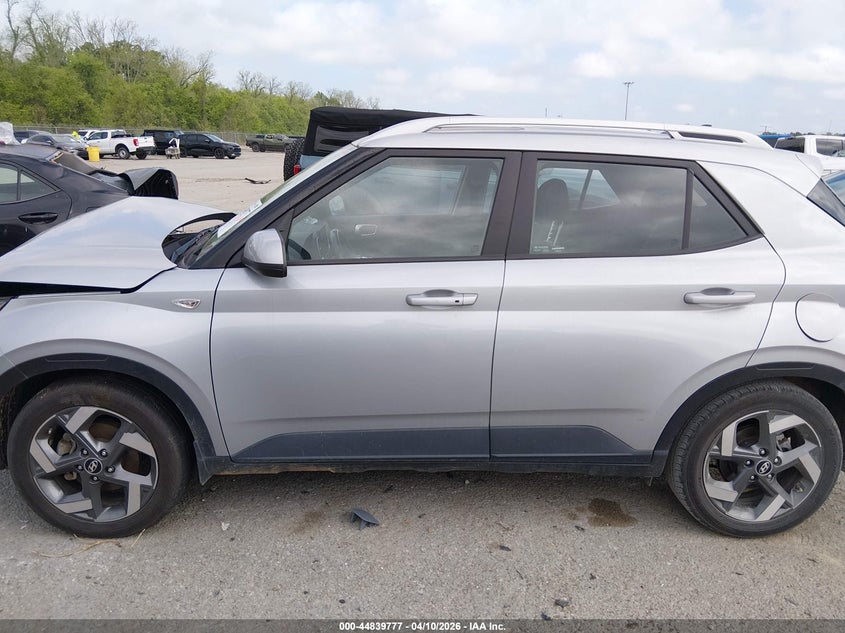 2021 Hyundai Venue Sel VIN: KMHRC8A32MU116204 Lot: 44839777