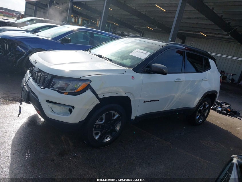 3C4NJDDB2JT234814 2018 Jeep Compass 2.4 Trailhawk 4X4 white
