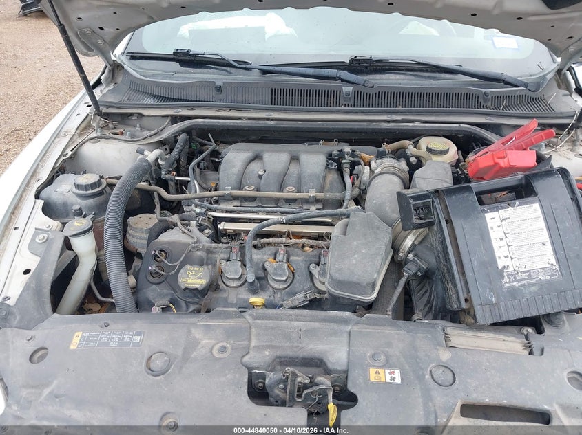 1FAHP2E86DG183996 2013 Ford Taurus 3.5 Sel silver