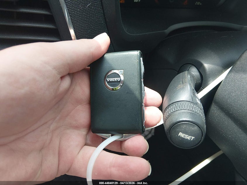 2018 Volvo Xc90 T5 Momentum VIN: YV4102PK0J1357856 Lot: 44840129