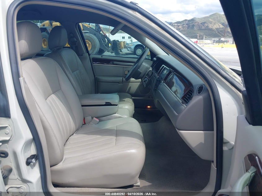 2007 Lincoln Town Car Signature