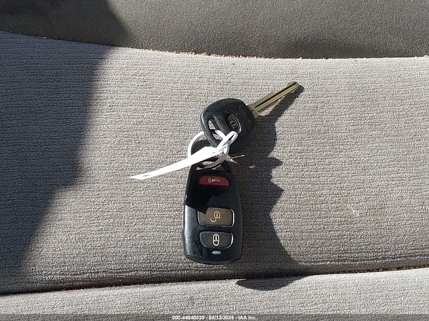 2011 Kia Sedona Lx VIN: KNDMG4C72B6410537 Lot: 44840339