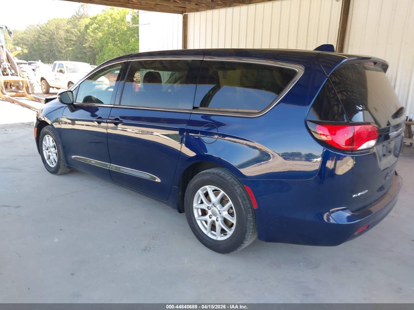 Vin: 2c4rc1cg5lr243410, lot: 45337997, chrysler voyager lx 20203
