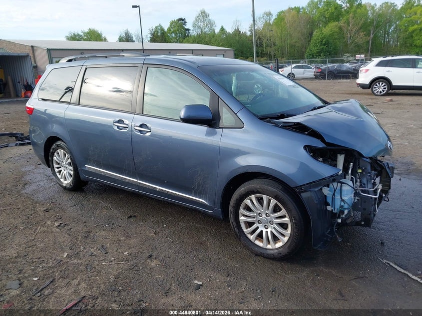 2017 Toyota Sienna Xle 8 Passenger