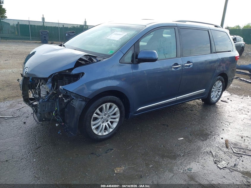 2017 Toyota Sienna Xle 8 Passenger