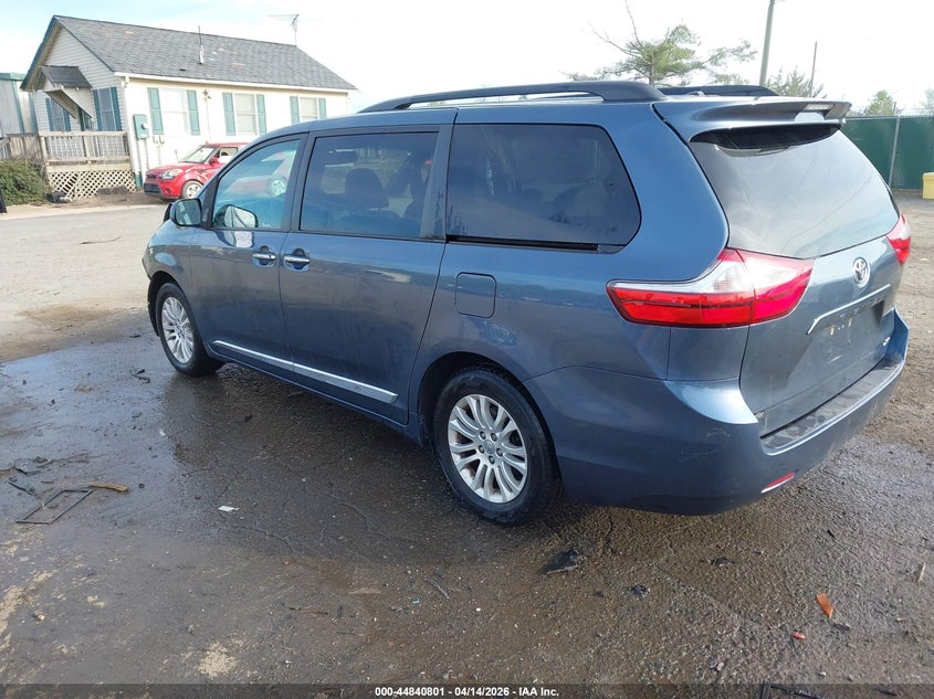 2017 Toyota Sienna Xle 8 Passenger