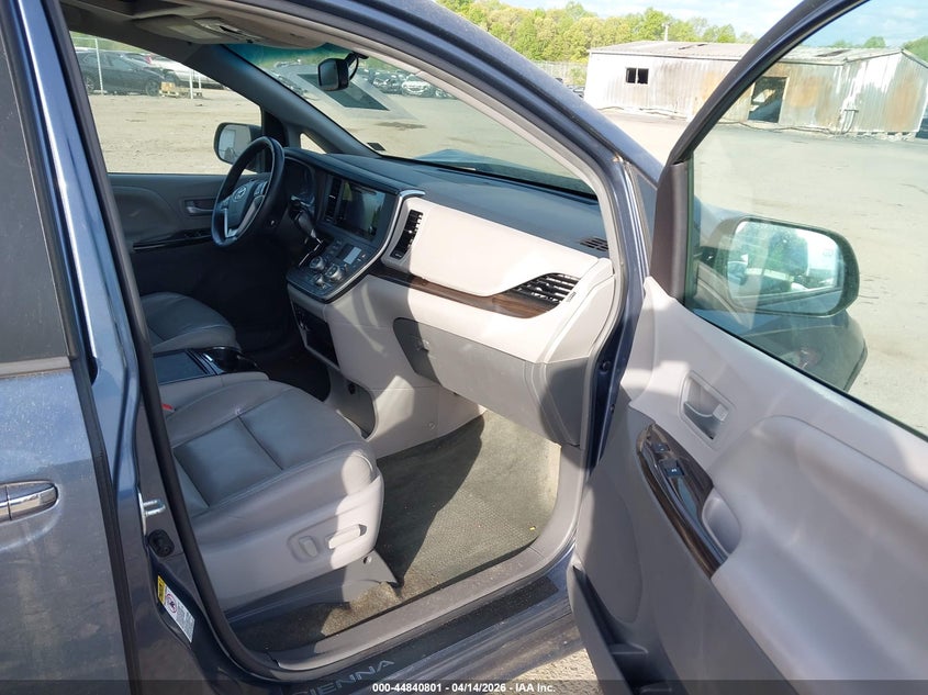 2017 Toyota Sienna Xle 8 Passenger