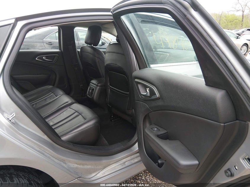 2015 Chrysler 200 2.4 silver Lot 111044840960 Vin 1C3CCCCB2FN561559