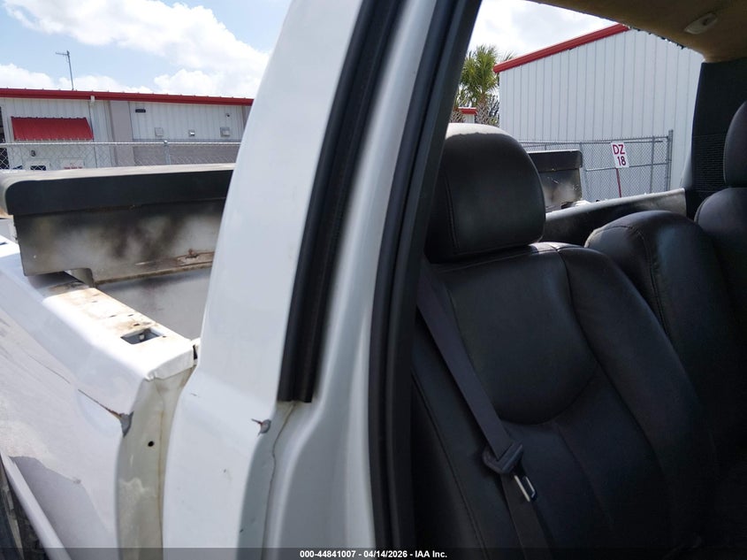 2004 GMC Sierra 1500 Work Truck VIN: 1GTEC14V44Z283318 Lot: 44841007