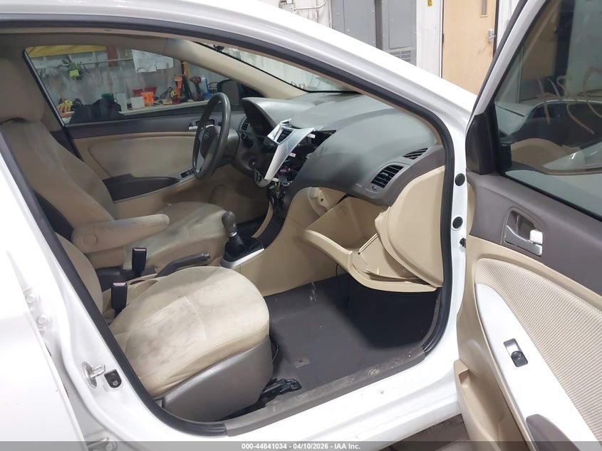 KMHCT4AE9CU209302 2012 Hyundai Accent 1.6 Gls white