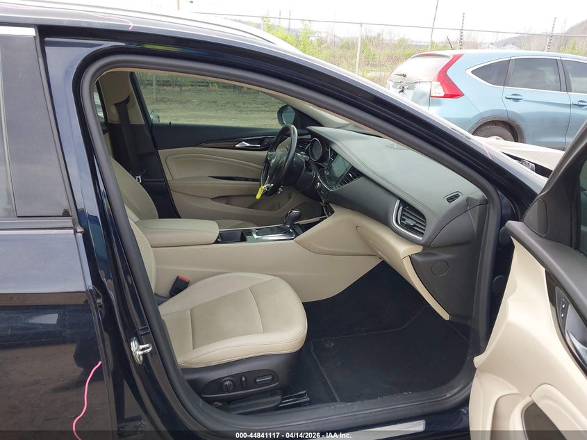 2018 Buick Regal Tourx Essence