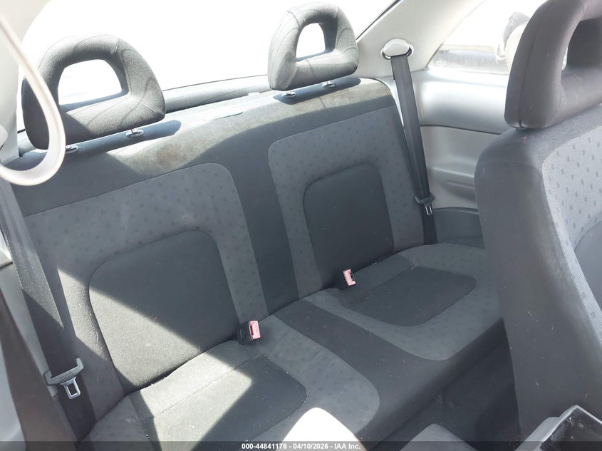 2001 Volkswagen New Beetle Gls VIN: 3VWCK21C61M441199 Lot: 44841176