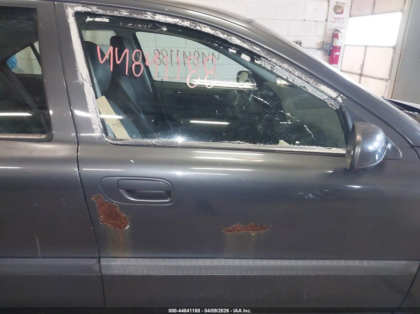 2004 Volvo S60 2.5T VIN: YV1RS59V042330268 Lot: 44841188