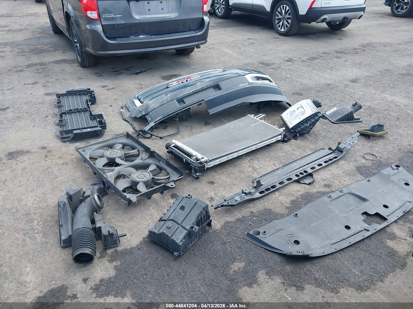 2019 GMC Yukon Xl Slt VIN: 1GKS2GKC8KR165672 Lot: 44841204