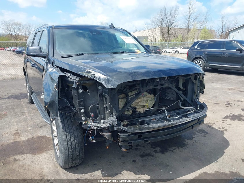 2019 GMC Yukon Xl Slt VIN: 1GKS2GKC8KR165672 Lot: 44841204