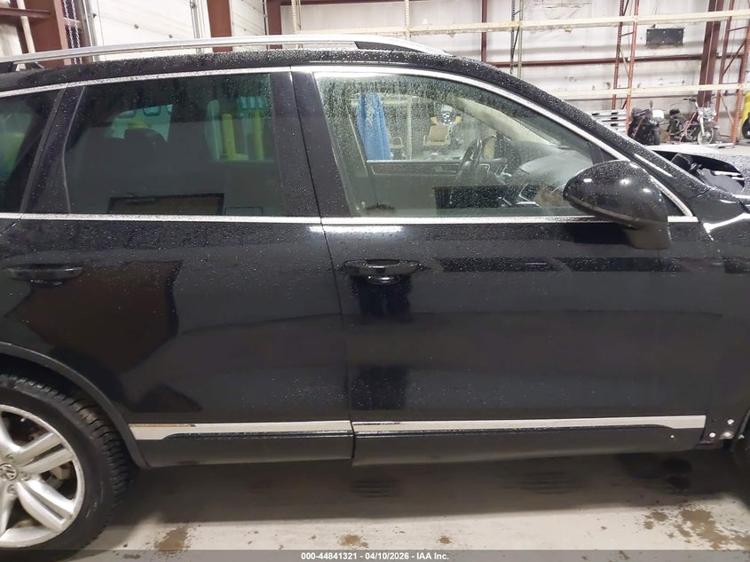 2011 Volkswagen Touareg Tdi Executive VIN: WVGFK9BP9BD004025 Lot: 44841321