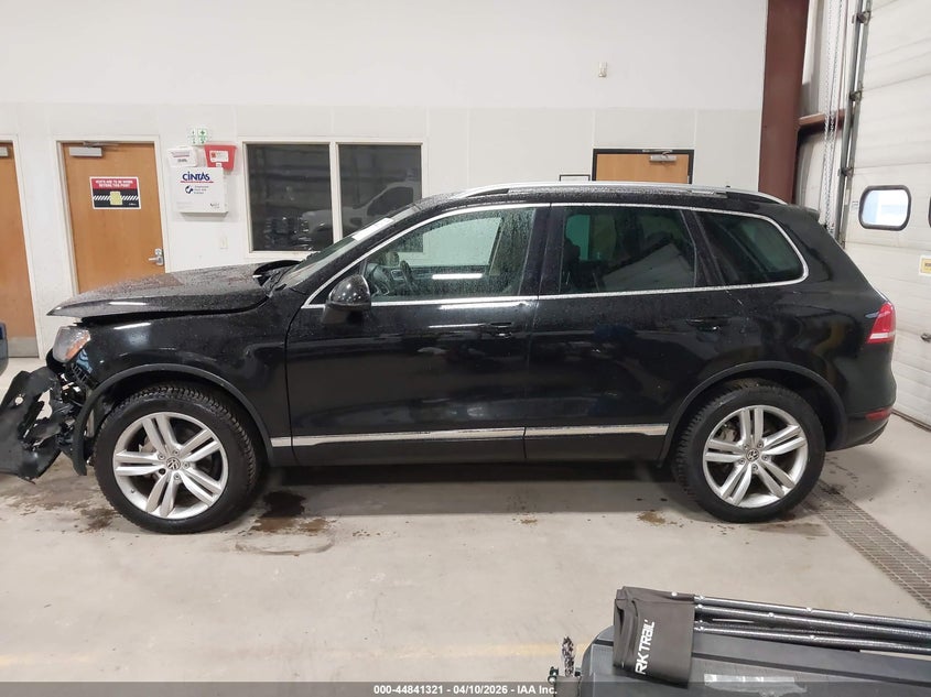 2011 Volkswagen Touareg Tdi Executive VIN: WVGFK9BP9BD004025 Lot: 44841321