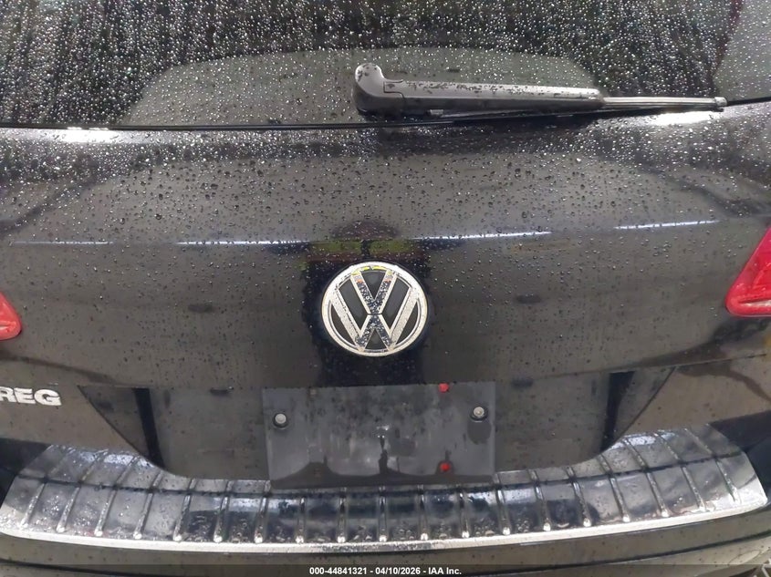 2011 Volkswagen Touareg Tdi Executive VIN: WVGFK9BP9BD004025 Lot: 44841321