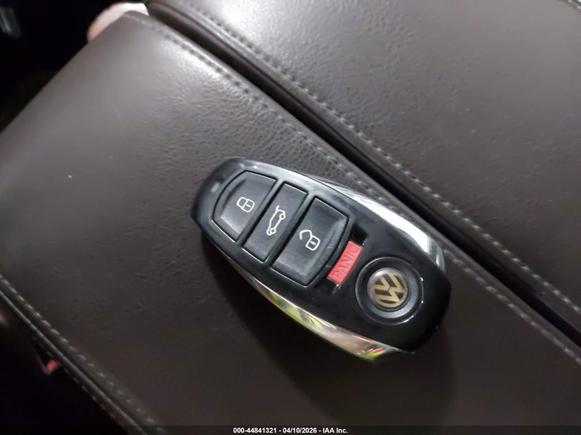 2011 Volkswagen Touareg Tdi Executive VIN: WVGFK9BP9BD004025 Lot: 44841321