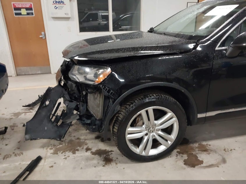 2011 Volkswagen Touareg Tdi Executive VIN: WVGFK9BP9BD004025 Lot: 44841321