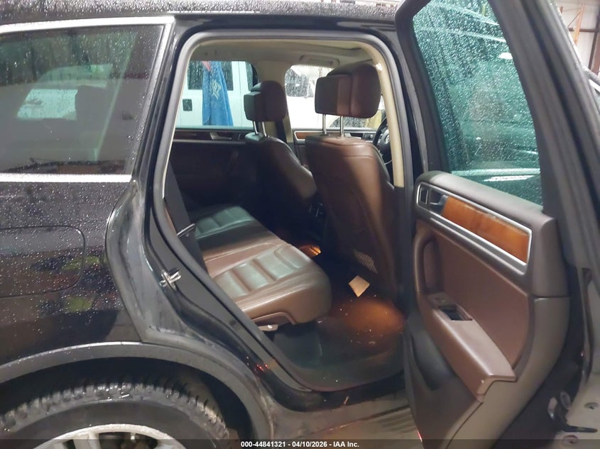 2011 Volkswagen Touareg Tdi Executive VIN: WVGFK9BP9BD004025 Lot: 44841321