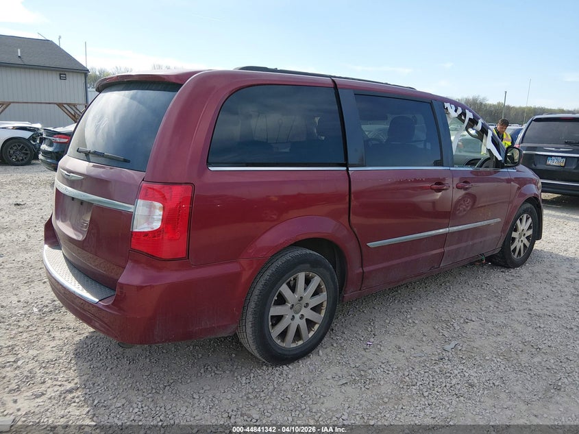 2014 CHRYSLER TOWN & COUNTRY auction photo 4