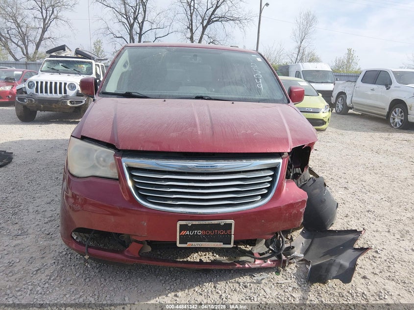 2014 CHRYSLER TOWN & COUNTRY auction photo 6