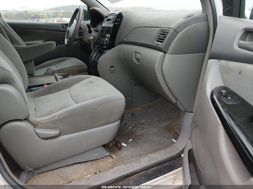 2005 Toyota Sienna Le