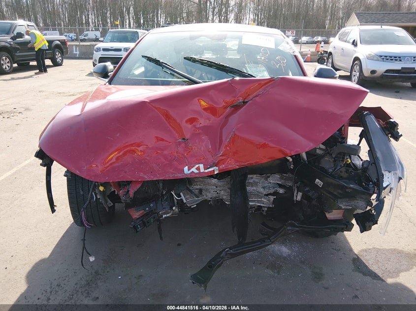 2025 Kia K4 2.0 Gt-Line red Lot 111044841516 Vin 3KPFW4DE7SE035201