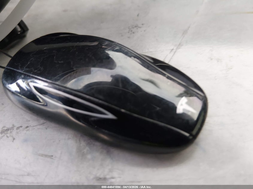 2016 Tesla Model S 60D/70D/75D/85D/90D VIN: 5YJSA1E2XGF127873 Lot: 44841594