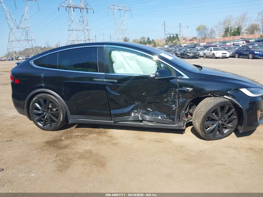 2017 Tesla Model X VIN: 5YJXCDE24HF052946 Lot: 44841771