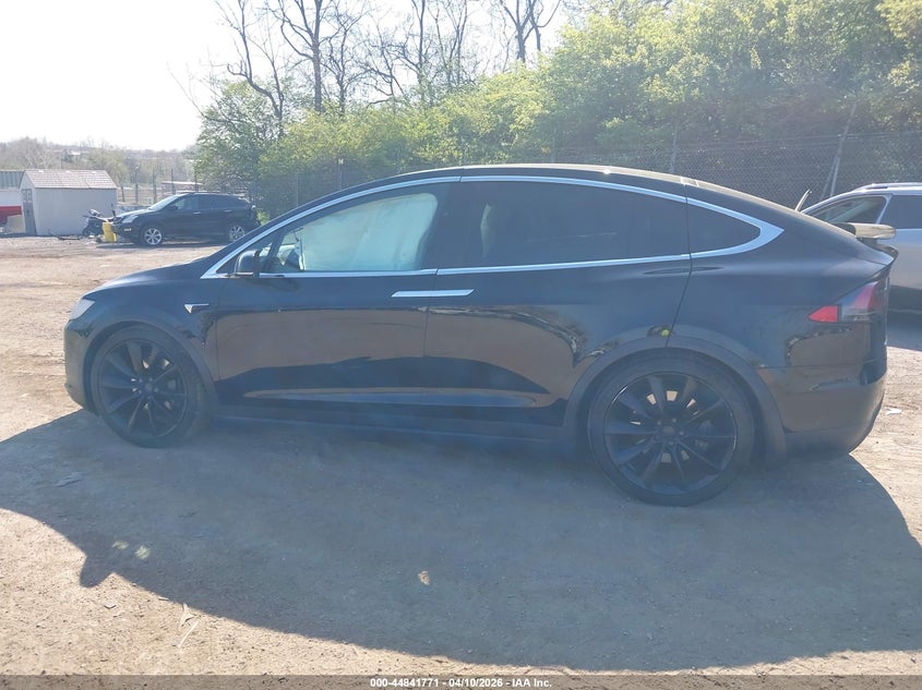 2017 Tesla Model X VIN: 5YJXCDE24HF052946 Lot: 44841771