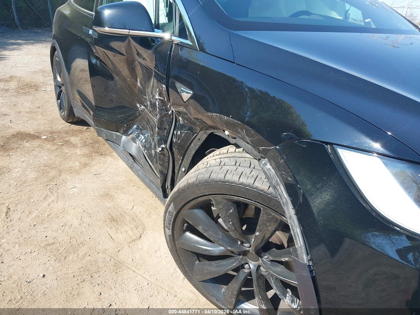 2017 Tesla Model X VIN: 5YJXCDE24HF052946 Lot: 44841771