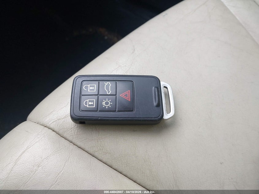 2015 Volvo S60 T5 Platinum VIN: YV126MFM8F1340549 Lot: 44842007