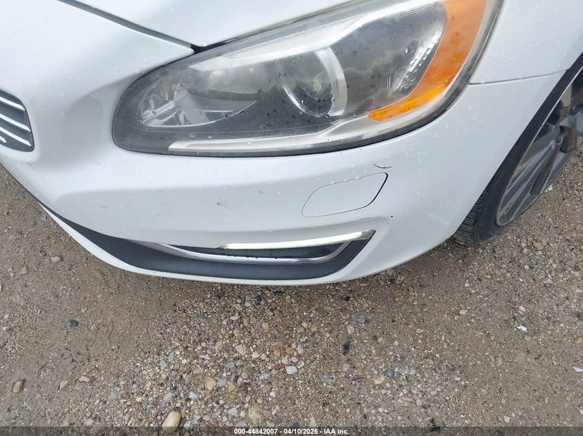 2015 Volvo S60 T5 Platinum VIN: YV126MFM8F1340549 Lot: 44842007