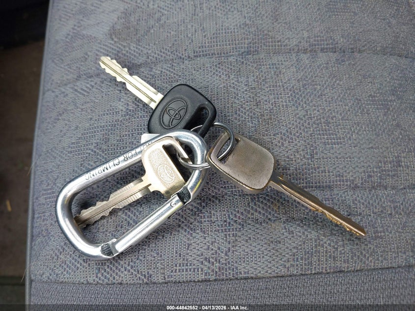 2000 Toyota Tacoma VIN: 4TAWM72N2YZ674718 Lot: 44842552