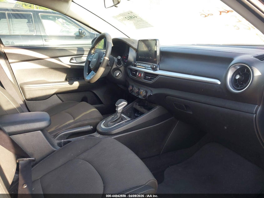VIN 3KPF24AD6PE564685 2023 KIA FORTE LXS