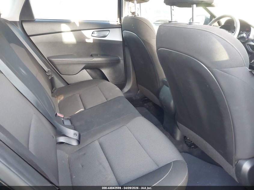 VIN 3KPF24AD6PE564685 2023 KIA FORTE LXS