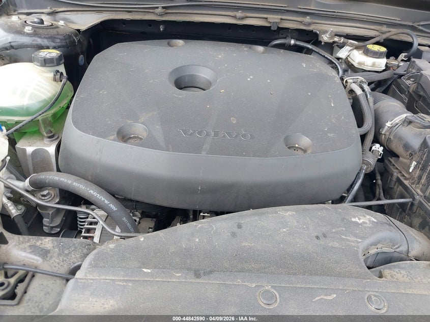 2020 Volvo Xc40 T5 R-Design VIN: YV4162UM9L2171055 Lot: 44842590