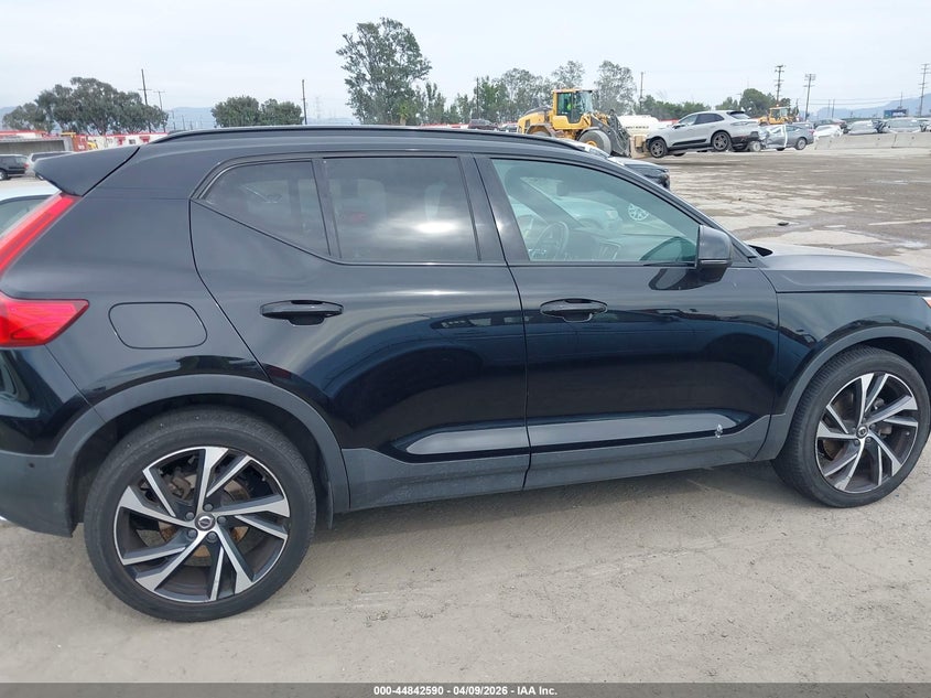 2020 Volvo Xc40 T5 R-Design VIN: YV4162UM9L2171055 Lot: 44842590