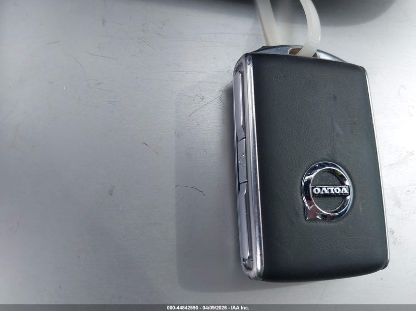 2020 Volvo Xc40 T5 R-Design VIN: YV4162UM9L2171055 Lot: 44842590