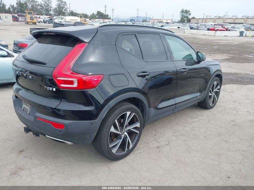 2020 Volvo Xc40 T5 R-Design