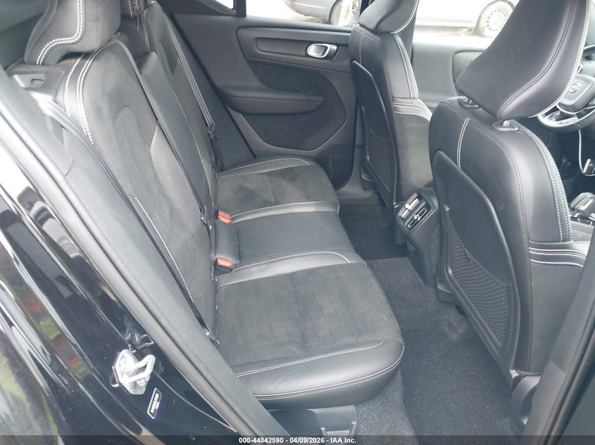 2020 Volvo Xc40 T5 R-Design VIN: YV4162UM9L2171055 Lot: 44842590